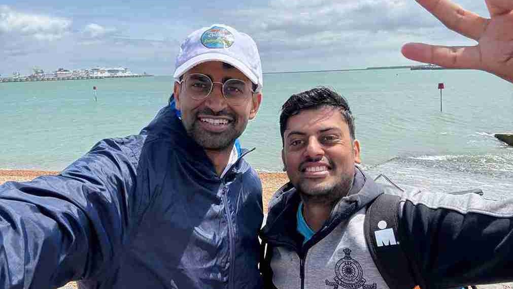 जब दो IAS अधिकारियों ने रचा इतिहास, इंग्लिश चैनल में लहरों को हराया