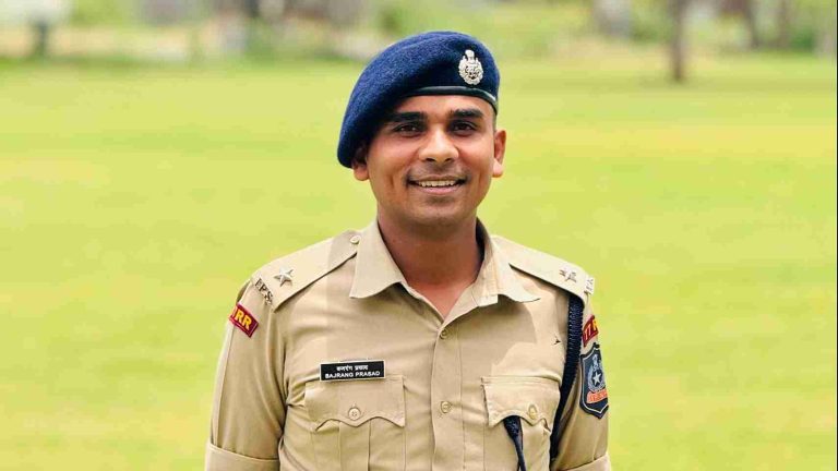 एक बेटे की दास्तान: पिता की बरगदी छत्रछाया हटने के दर्द से IPS बनने का सफर