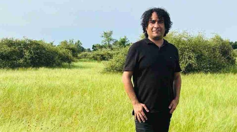 ‘ग्रीनमैन’ IRS ऑफिसर रोहित मेहरा बना चुके 700 वर्टिकल गार्डन और 560 शहरी जंगल