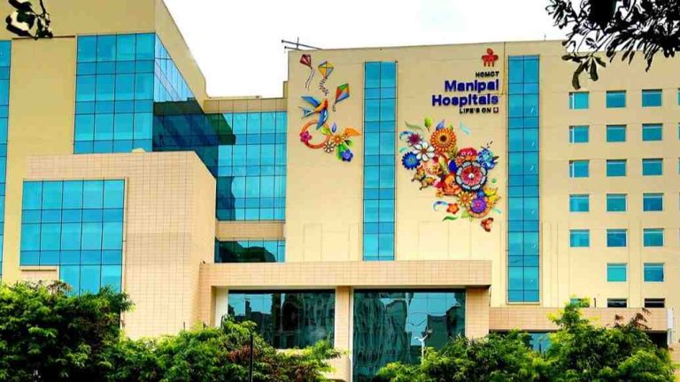 मणिपाल हॉस्पिटल द्वारका में अनोखा ऑपरेशन, 8 घंटे सर्जरी कर बचाई मरीज की जान