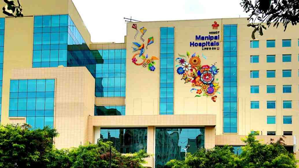 मणिपाल हॉस्पिटल द्वारका में अनोखा ऑपरेशन, 8 घंटे सर्जरी कर बचाई मरीज की जान